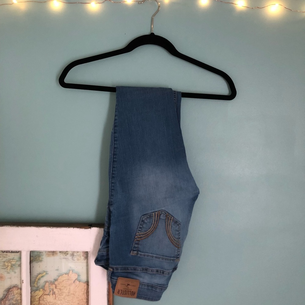 Lightly worn Hollister women’s jeans